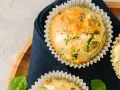Muffins salés aux épinards et fromage, parfaits pour un repas facile à emporter en vacances.
