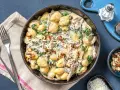 Gnocchi crémeux aux champignons, épinards et noix, saupoudrés de parmesan. Un délice réconfortant.