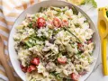 Salade de pâtes aux légumes colorés, assaisonnée d'une vinaigrette légère. Parfait pour un repas frais.